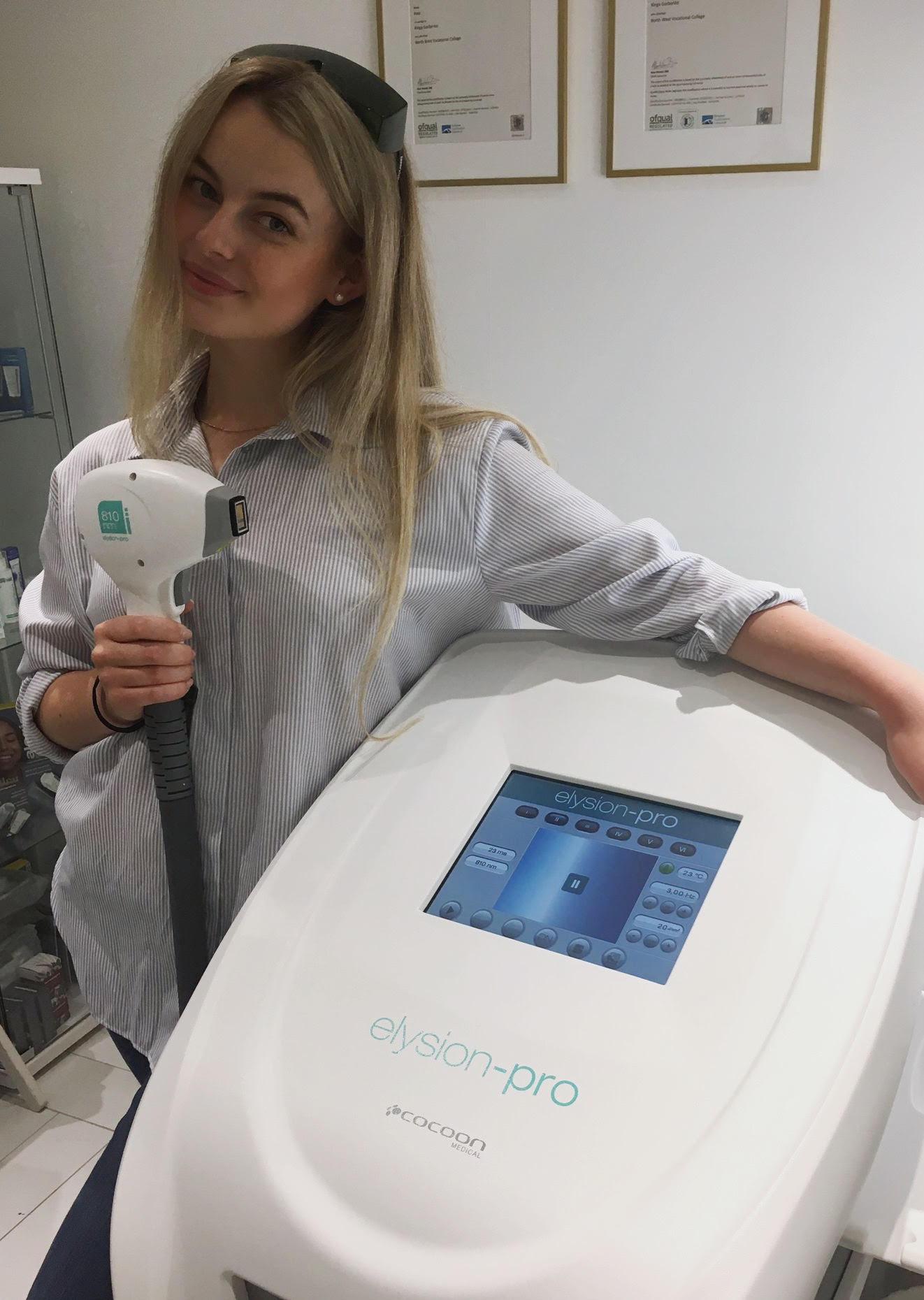 Kinga from Laser Collective with the Elysion pro laser